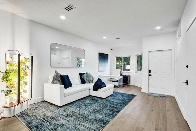 6800 Via Regina, Boca Raton, FL 33433