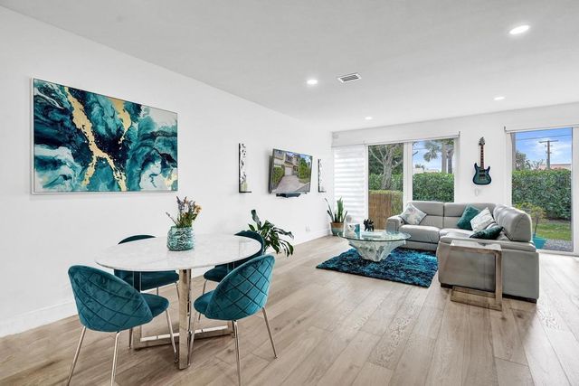 6800 Via Regina, Boca Raton, FL 33433