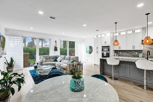 6800 Via Regina, Boca Raton, FL 33433