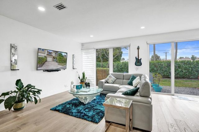 6800 Via Regina, Boca Raton, FL 33433