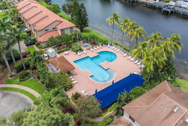 6800 Via Regina, Boca Raton, FL 33433