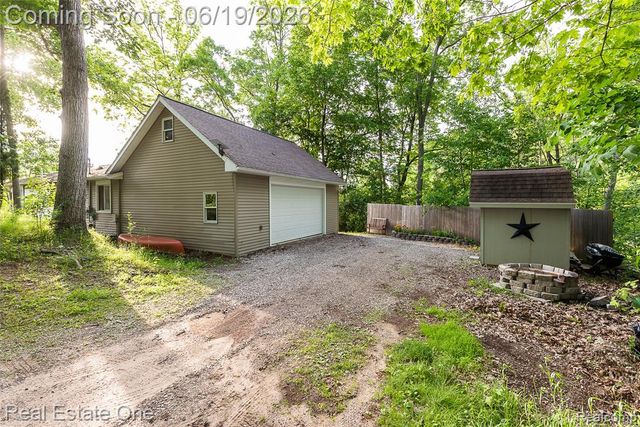 11459 Patterson Lake Drive, Pinckney, MI 48169