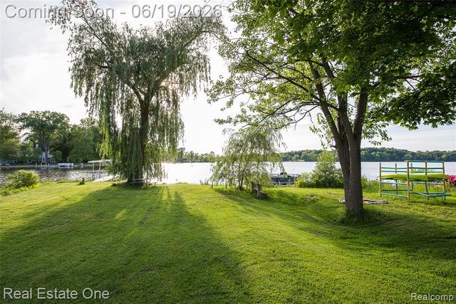 11459 Patterson Lake Drive, Pinckney, MI 48169