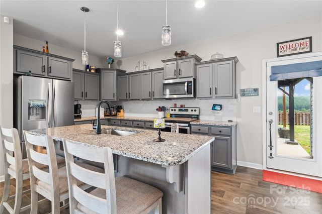 214 Hidden Lakes Road, Statesville, NC 28677