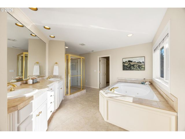 12490 Nw WAKER Dr, Portland, OR 97229