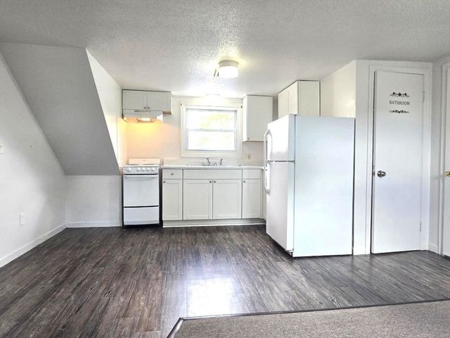 25 Myrtle St 3R, Taunton, MA 02780