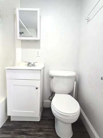 25 Myrtle St 3R, Taunton, MA 02780
