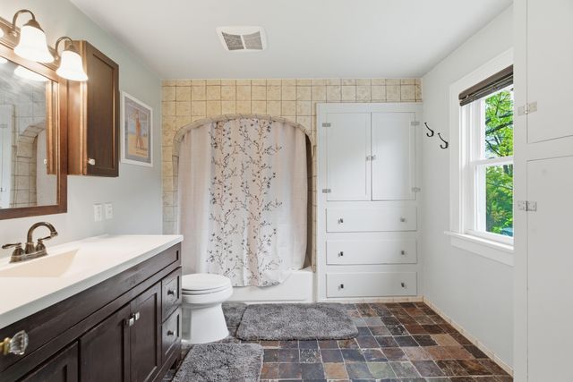 117 Edgemoor Avenue, Kalamazoo, MI 49001