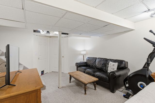 117 Edgemoor Avenue, Kalamazoo, MI 49001