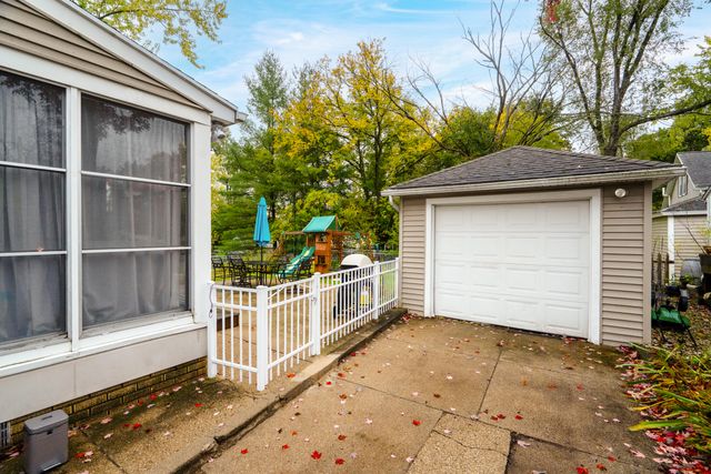 117 Edgemoor Avenue, Kalamazoo, MI 49001