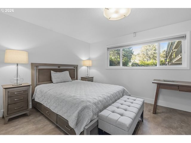 200 BURNHAM Rd 103, Lake Oswego, OR 97034
