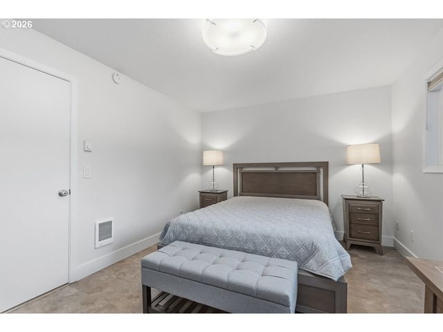 200 BURNHAM Rd 103, Lake Oswego, OR 97034