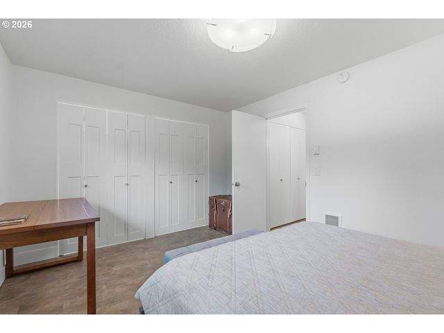 200 BURNHAM Rd 103, Lake Oswego, OR 97034