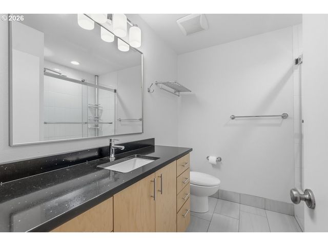 200 BURNHAM Rd 103, Lake Oswego, OR 97034