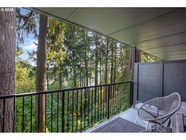 200 BURNHAM Rd 103, Lake Oswego, OR 97034