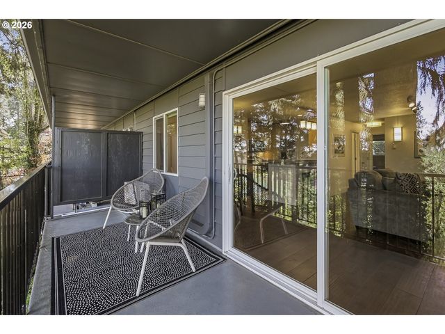 200 BURNHAM Rd 103, Lake Oswego, OR 97034