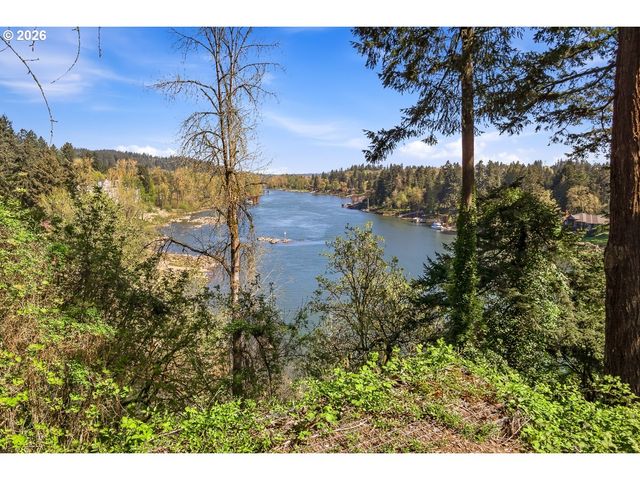 200 BURNHAM Rd 103, Lake Oswego, OR 97034