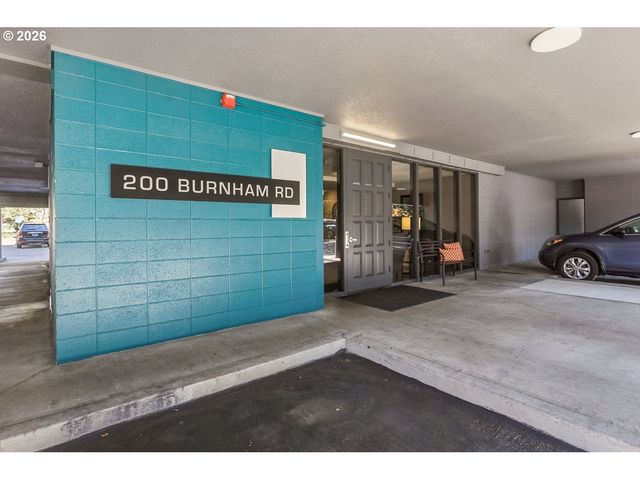 200 BURNHAM Rd 103, Lake Oswego, OR 97034