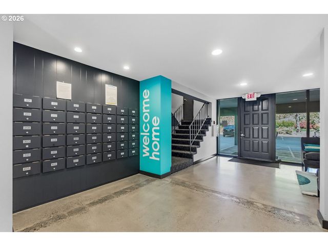 200 BURNHAM Rd 103, Lake Oswego, OR 97034