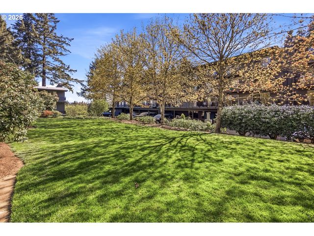 200 BURNHAM Rd 103, Lake Oswego, OR 97034