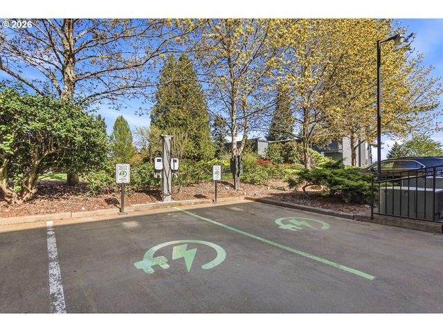 200 BURNHAM Rd 103, Lake Oswego, OR 97034