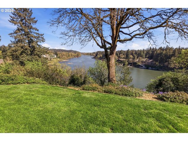 200 BURNHAM Rd 103, Lake Oswego, OR 97034