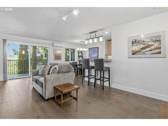 200 BURNHAM Rd 103, Lake Oswego, OR 97034