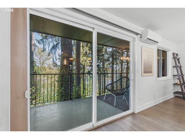 200 BURNHAM Rd 103, Lake Oswego, OR 97034