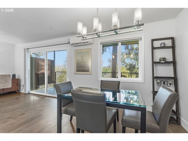 200 BURNHAM Rd 103, Lake Oswego, OR 97034