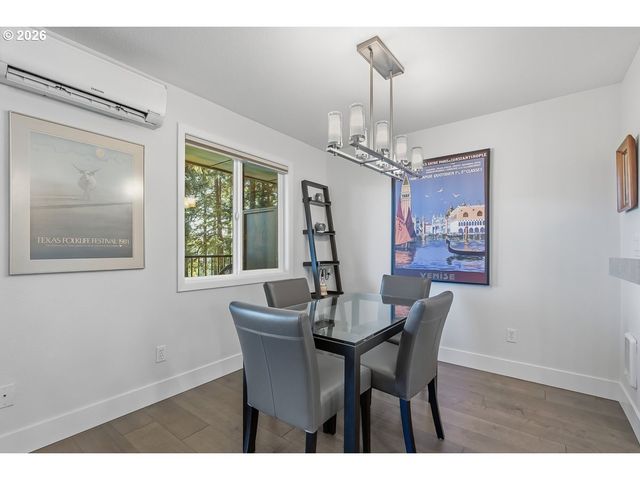 200 BURNHAM Rd 103, Lake Oswego, OR 97034