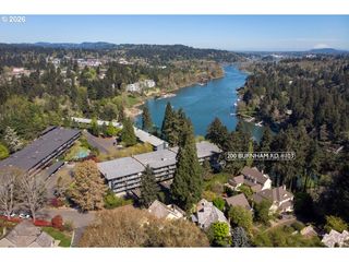 200 BURNHAM Rd 103, Lake Oswego, OR 97034
