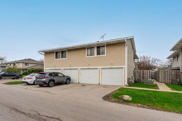 6102 Kit Carson Drive, Hanover Park, IL 60133