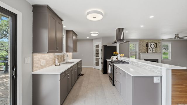 739 ENCINO DR, New Braunfels, TX 78130
