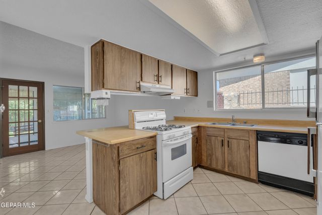 1573 DALE DOUGLAS Drive, El Paso, TX 79936