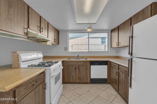 1573 DALE DOUGLAS Drive, El Paso, TX 79936