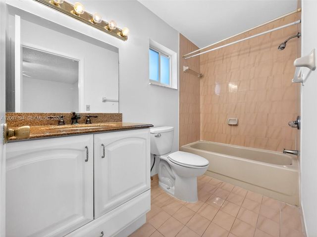 11211 SW 138th Ter, Miami, FL 33176