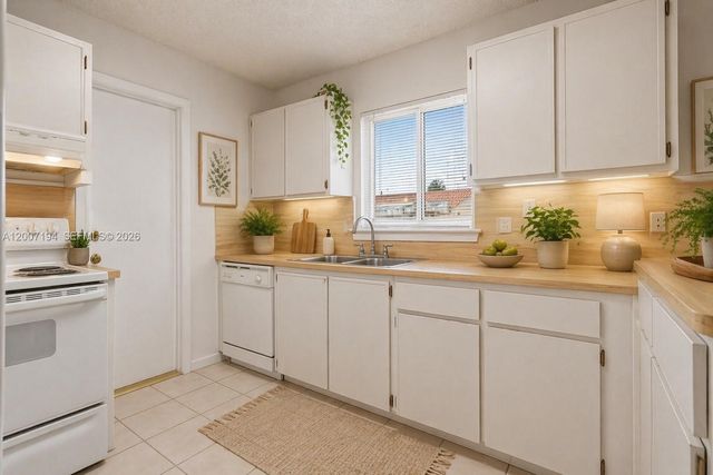 11211 SW 138th Ter, Miami, FL 33176