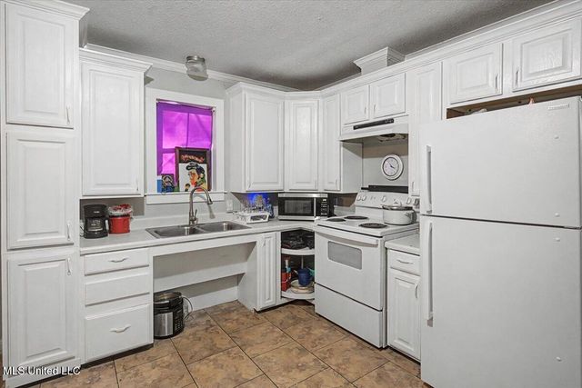 8708 Birch Avenue, Ocean Springs, MS 39564