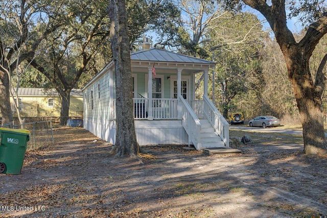 8708 Birch Avenue, Ocean Springs, MS 39564