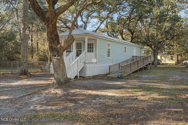 8708 Birch Avenue, Ocean Springs, MS 39564