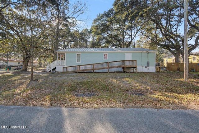 8708 Birch Avenue, Ocean Springs, MS 39564