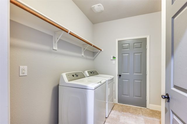 2812 Pino, Grand Prairie, TX 75054