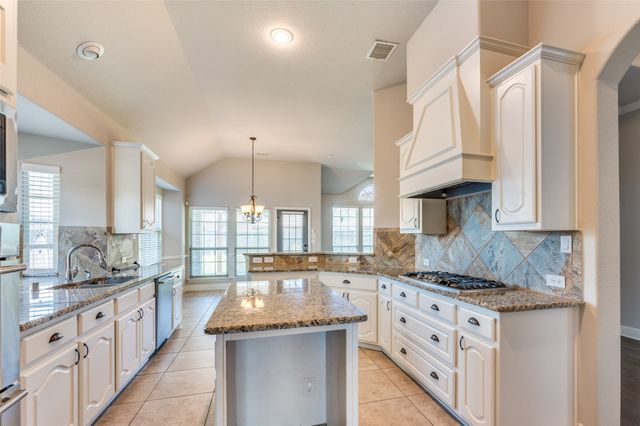 2812 Pino, Grand Prairie, TX 75054