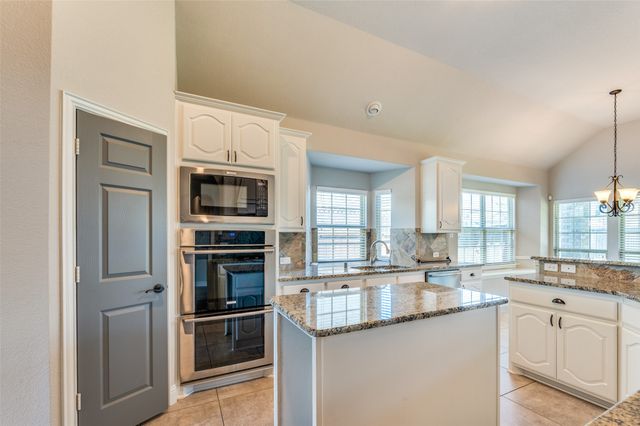 2812 Pino, Grand Prairie, TX 75054