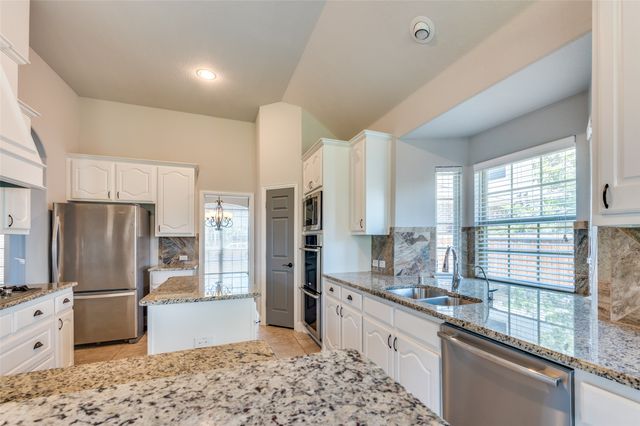 2812 Pino, Grand Prairie, TX 75054