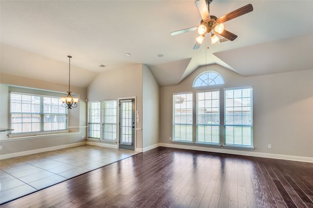 2812 Pino, Grand Prairie, TX 75054