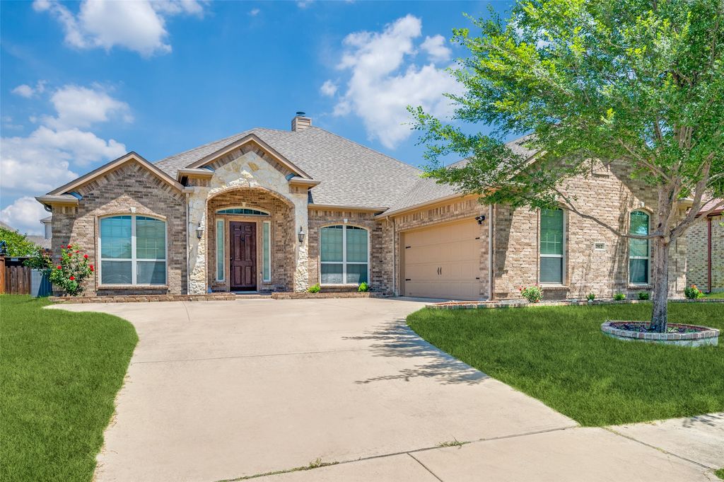 2812 Pino, Grand Prairie, TX 75054