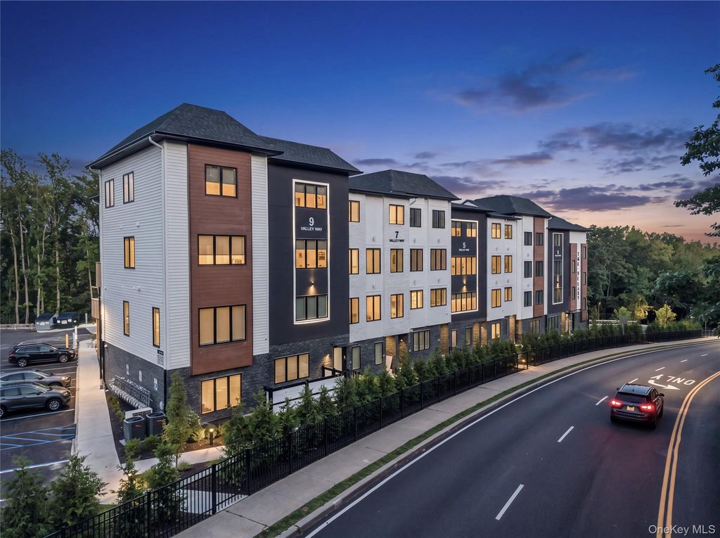 7 Valley Way 321, Spring Valley, NY 10977 — exterior
