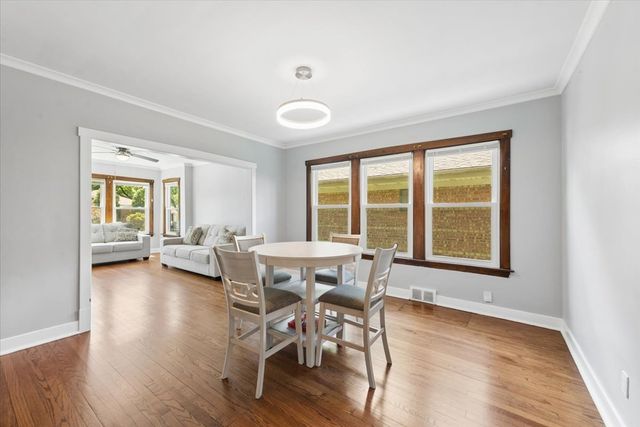 4854 W Winnemac Avenue, Chicago, IL 60630
