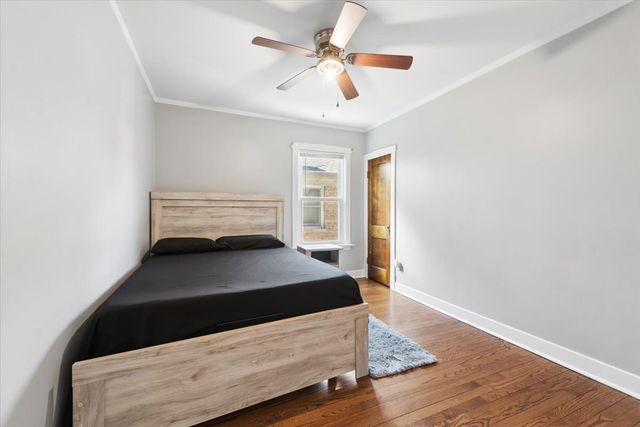 4854 W Winnemac Avenue, Chicago, IL 60630